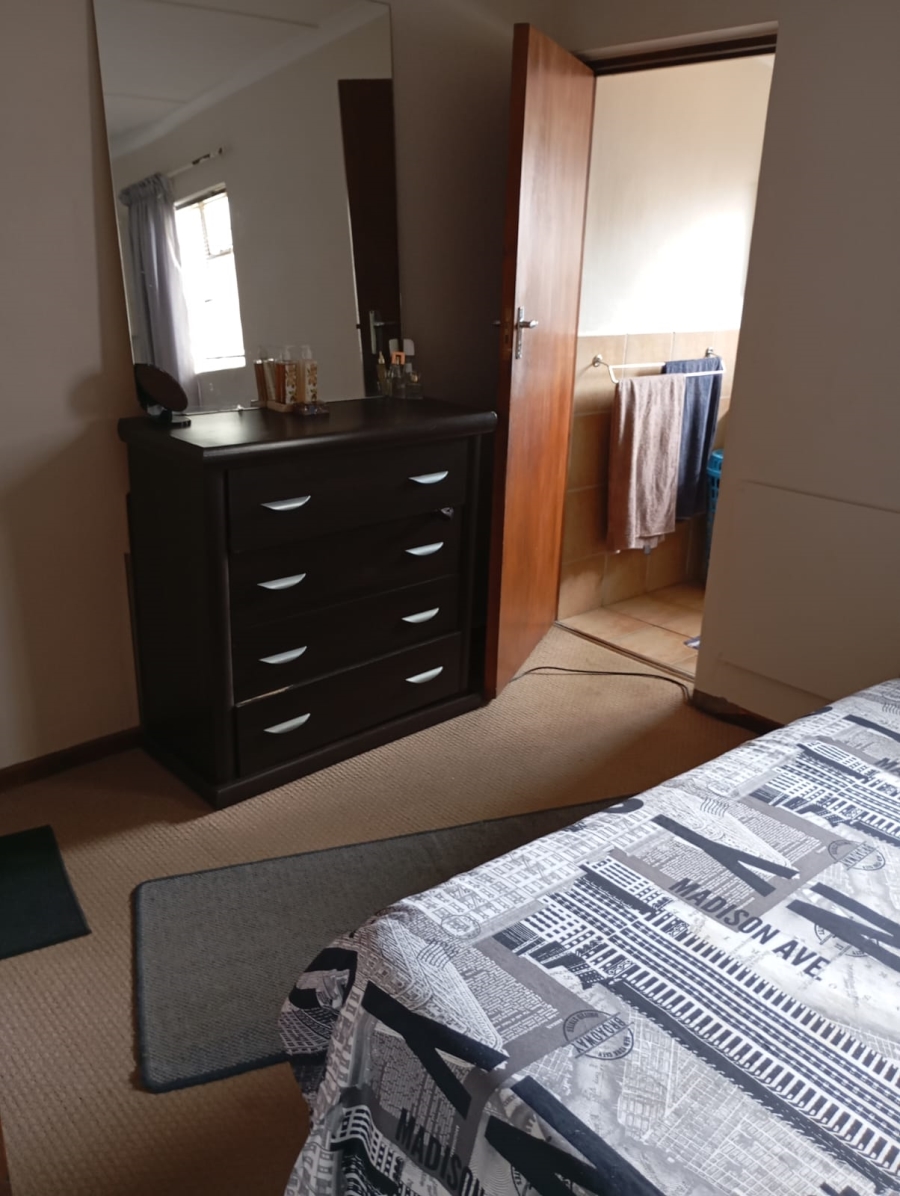 5 Bedroom Property for Sale in Worcester West Western Cape